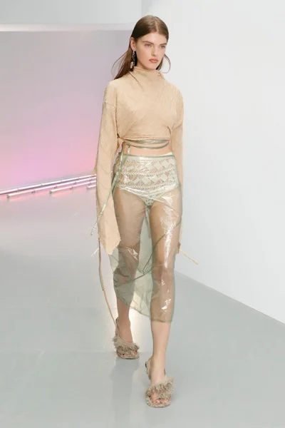 Look 3